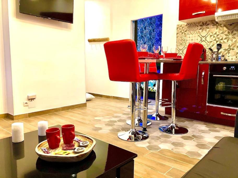 Le Led Room,Centre Ville Place De Parking Gratuite Санс Екстер'єр фото