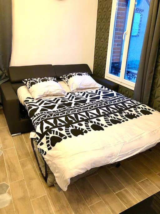Le Led Room,Centre Ville Place De Parking Gratuite Санс Екстер'єр фото