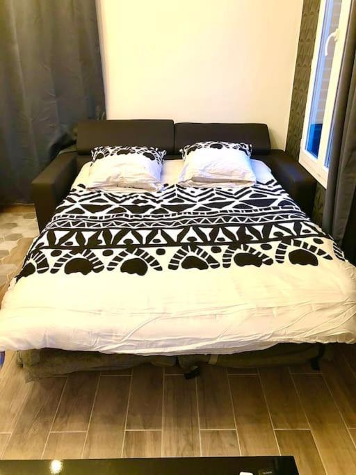 Le Led Room,Centre Ville Place De Parking Gratuite Санс Екстер'єр фото